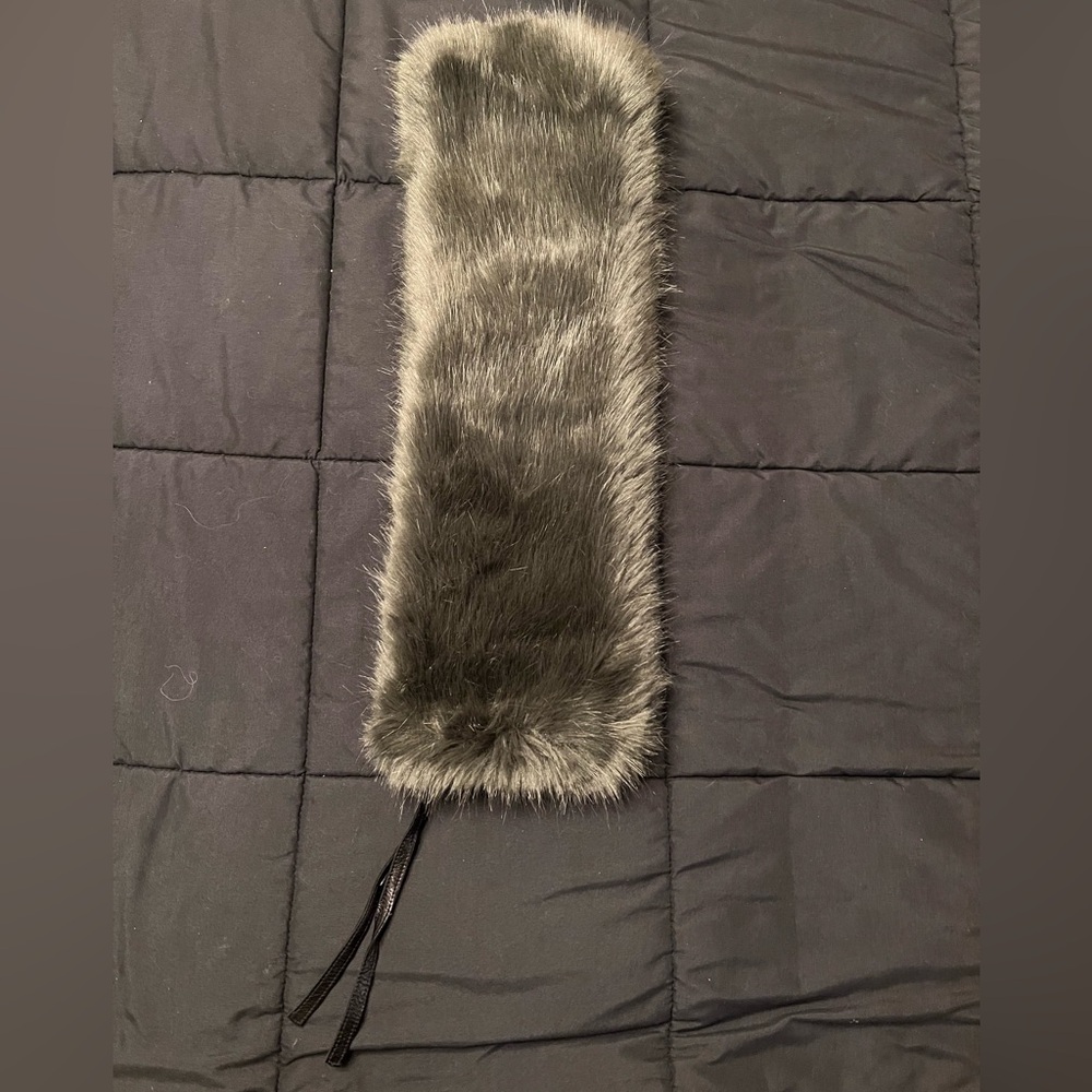 NWT Banana Republic Faux Fur & Knit Scarf Gray Black Leather Tie